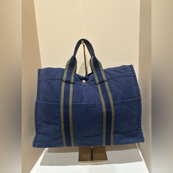 Hermès
Toile Fourre-Tout MM - Picture 9 of 15